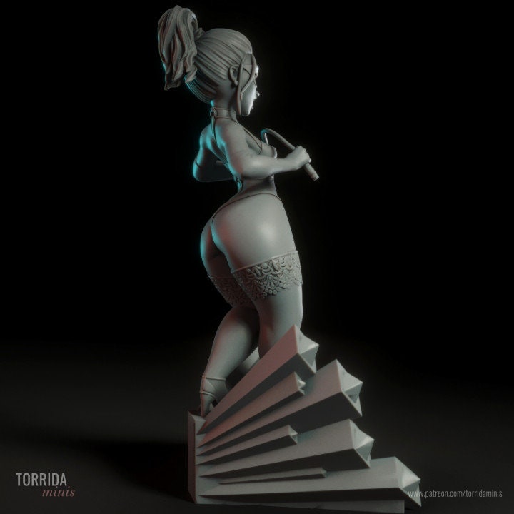 Auntie Dominatrix Statue Model Kit by Torrida Minis Miniatures