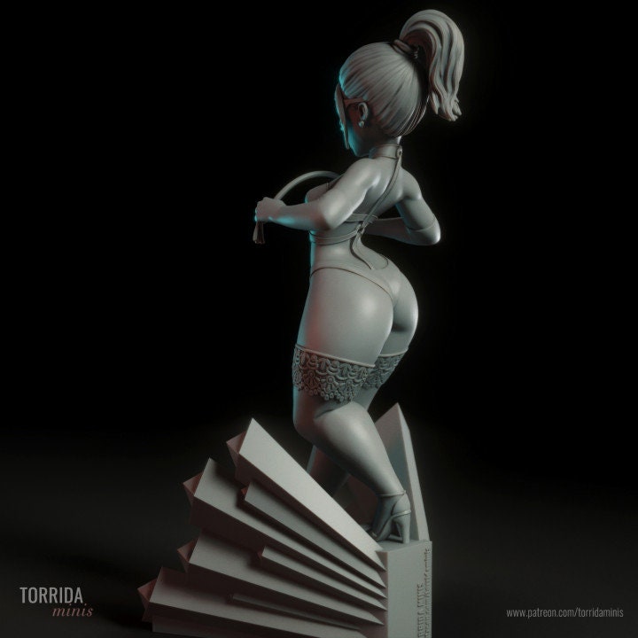 Auntie Dominatrix Statue Model Kit by Torrida Minis Miniatures